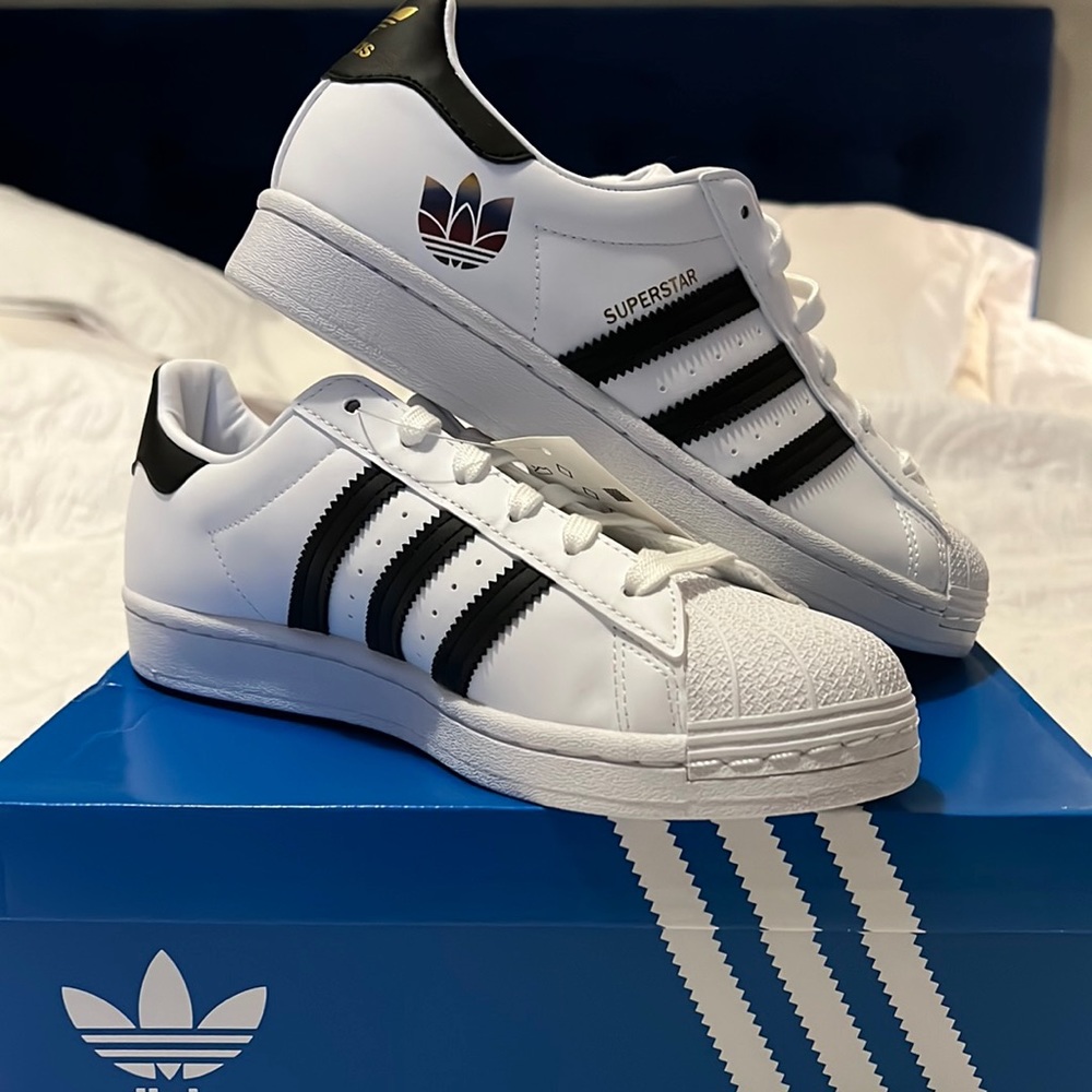 Adidas Superstar Women’s Size 7